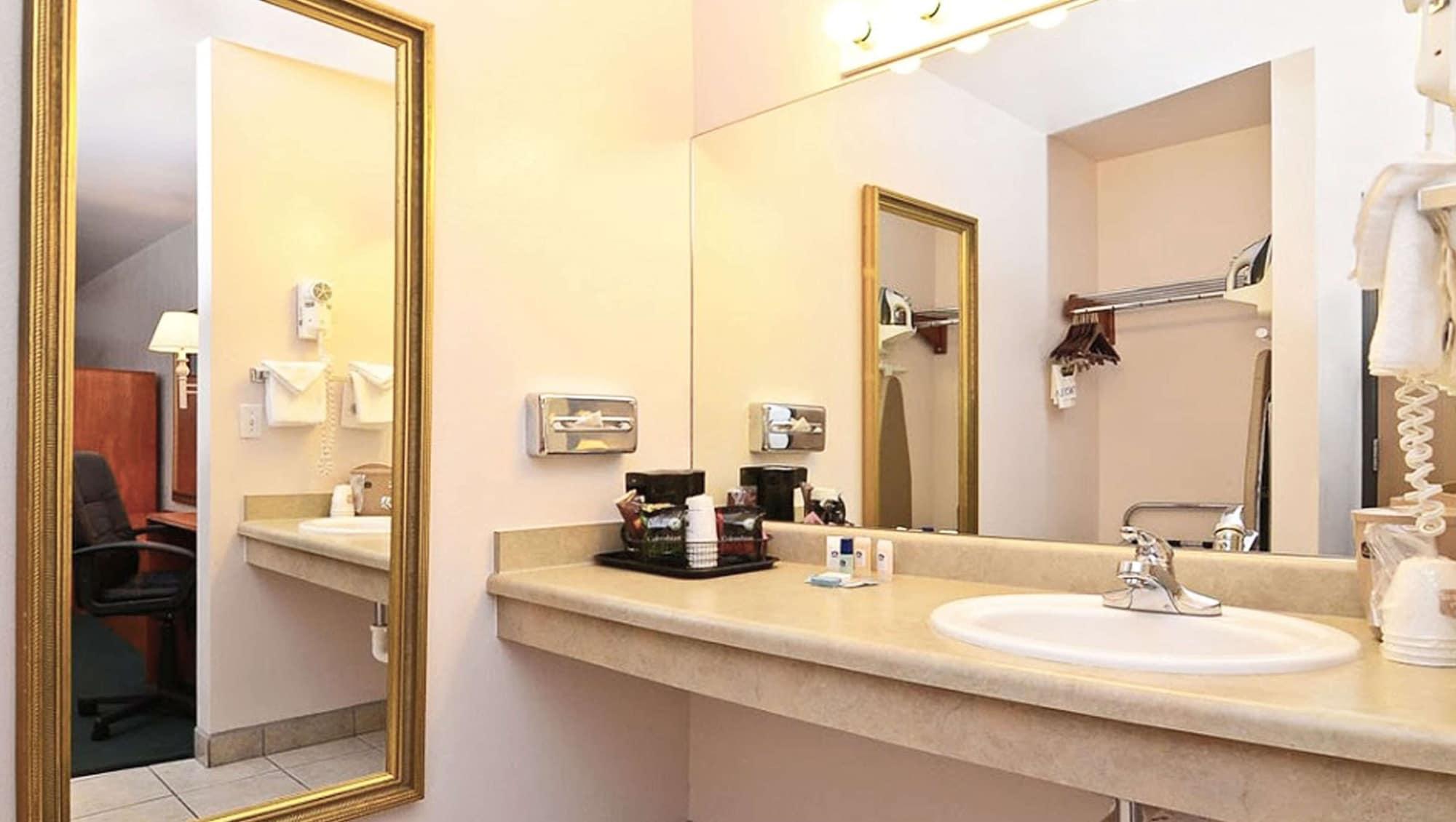 แม็คนูสัน โฮเต็ล แม็คนีโท สปริงส์ Hotel มานิทูสปริงส์ ภายนอก รูปภาพ
