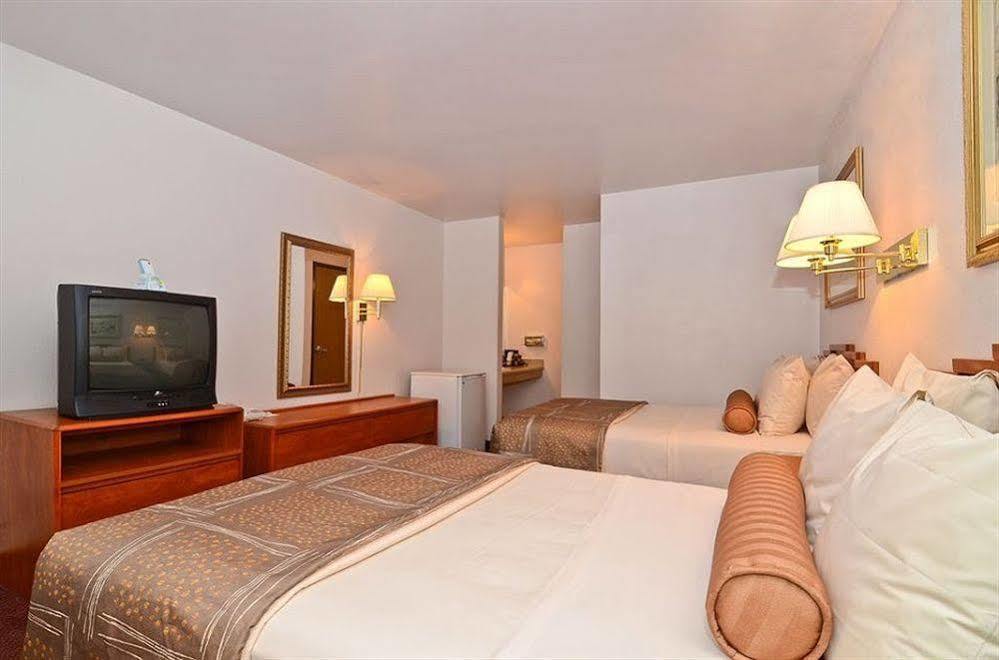 แม็คนูสัน โฮเต็ล แม็คนีโท สปริงส์ Hotel มานิทูสปริงส์ ภายนอก รูปภาพ